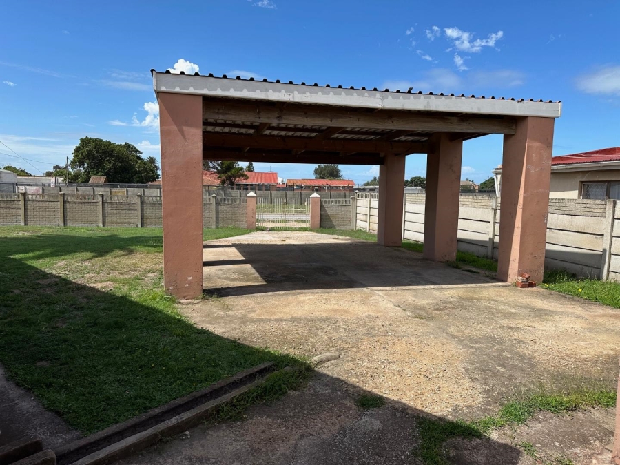 5 Bedroom Property for Sale in Swartkops Eastern Cape